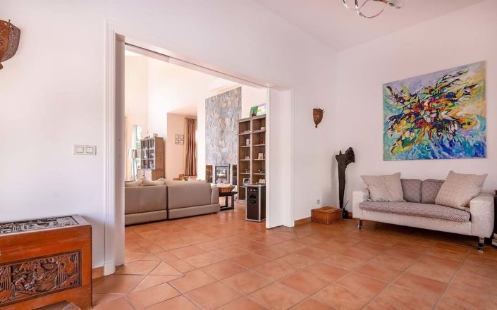 Image No.9-6 Bed Villa for sale