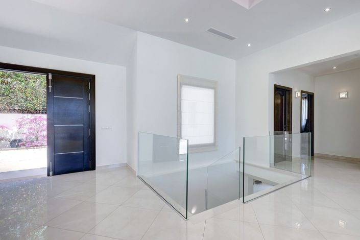 Image No.42-5 Bed Villa for sale