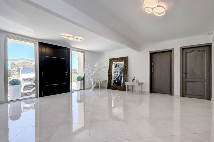 Image No.59-5 Bed Villa for sale