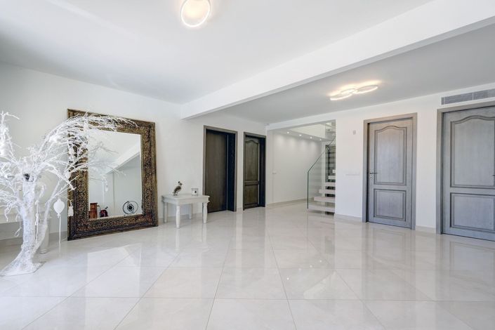 Image No.60-5 Bed Villa for sale