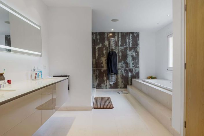 Image No.49-7 Bed Villa for sale