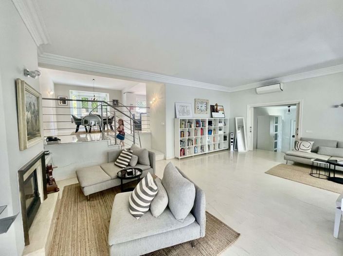 Image No.25-5 Bed Villa for sale