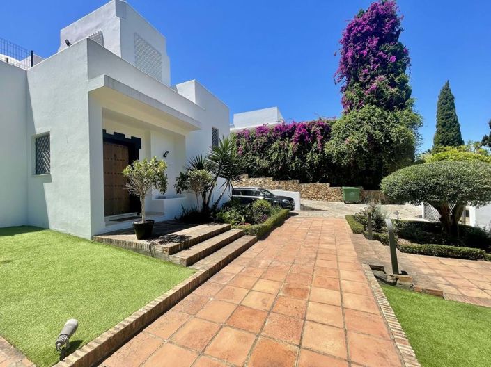 Image No.49-5 Bed Villa for sale