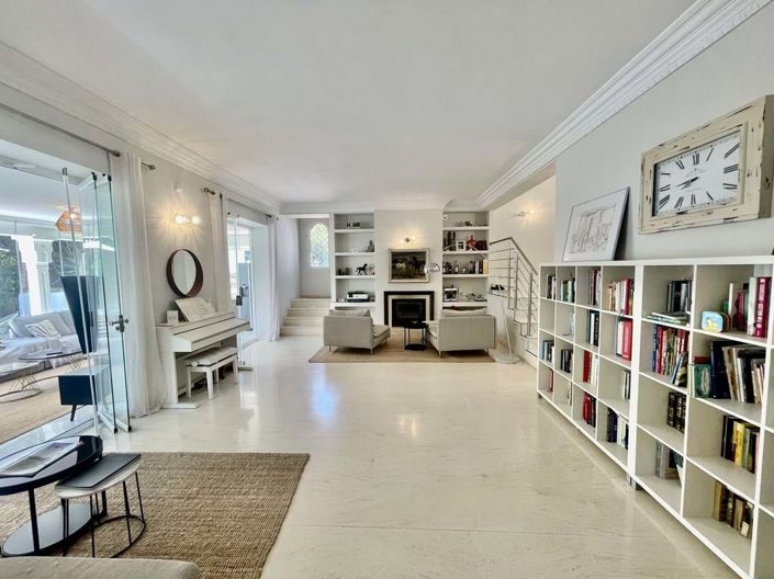 Image No.5-5 Bed Villa for sale