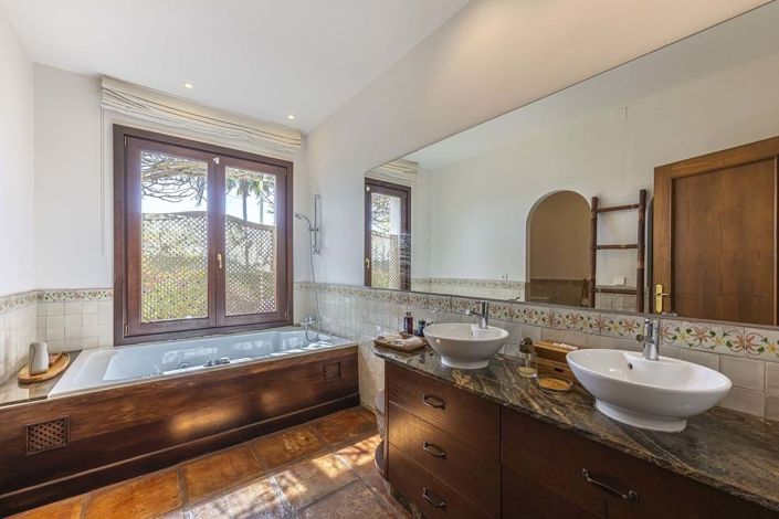 Image No.22-5 Bed Villa for sale