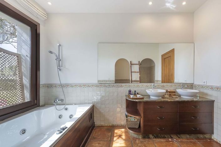 Image No.23-5 Bed Villa for sale