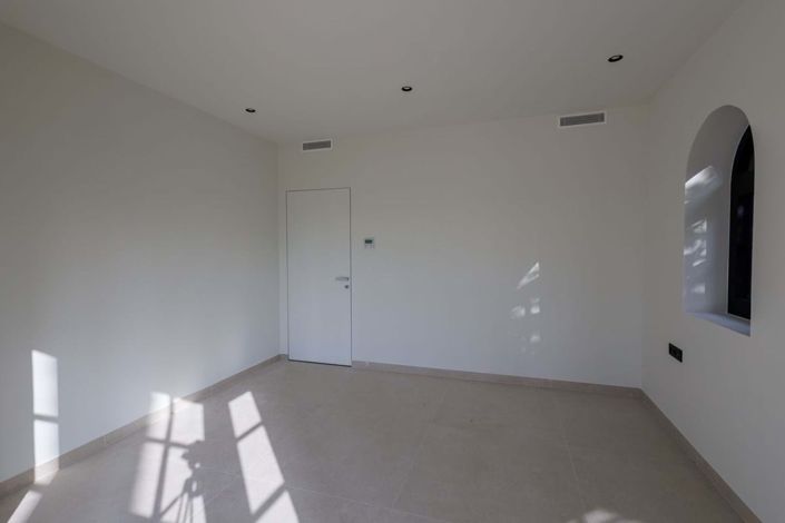 Image No.21-3 Bed Villa for sale