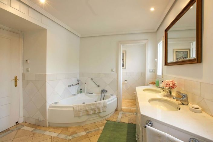 Image No.25-7 Bed Villa for sale