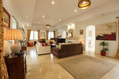 1447-525823-78d1f4f8b6655591b02d22fabb36a692d