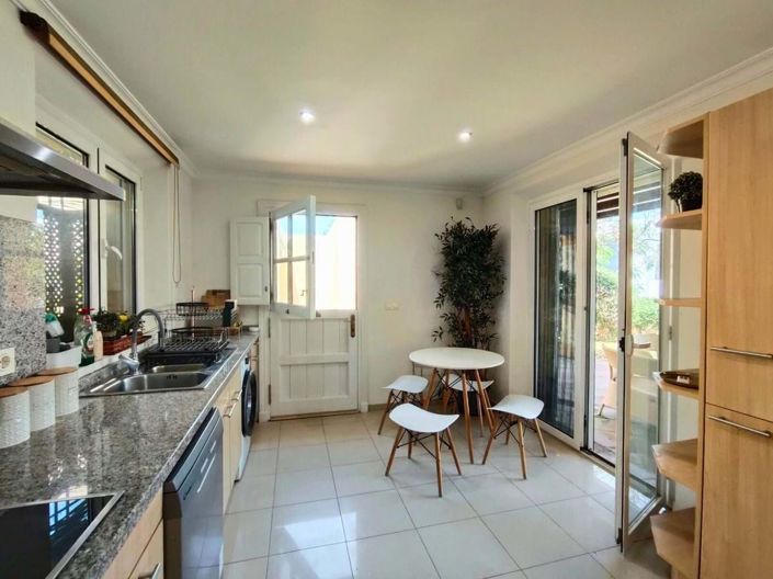 Image No.10-3 Bed Villa for sale