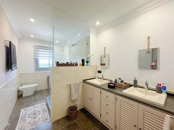 Image No.30-5 Bed Villa for sale