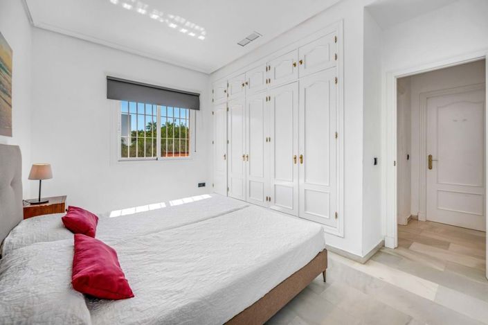 Image No.28-5 Bed Villa for sale