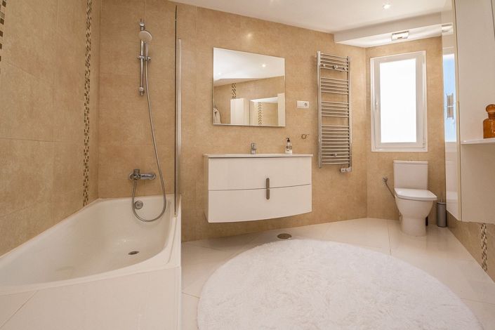 Image No.15-6 Bed Villa for sale