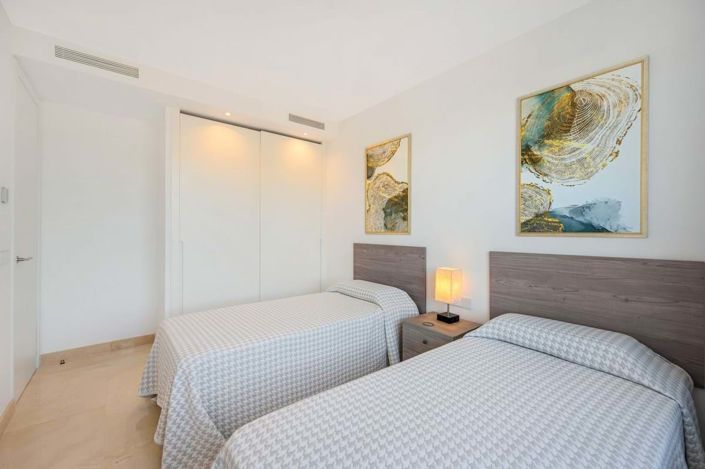 Image No.16-4 Bed Townhouse for sale