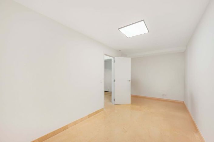 Image No.44-4 Bed Townhouse for sale