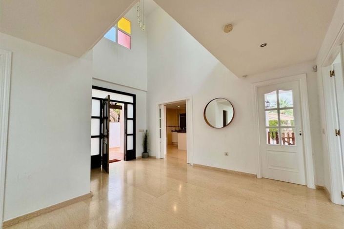 Image No.8-6 Bed Villa for sale