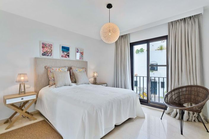 Image No.16-4 Bed Townhouse for sale