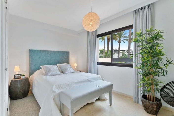 Image No.18-4 Bed Townhouse for sale