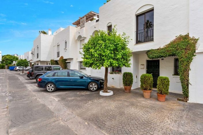 Image No.28-4 Bed Townhouse for sale