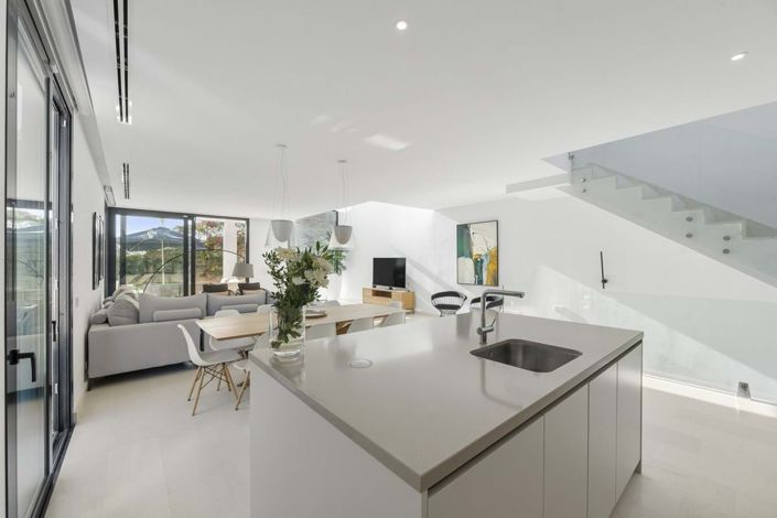 Image No.4-5 Bed Semi-Detached for sale