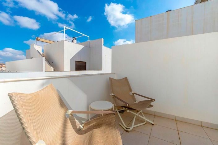 Image No.14-3 Bed Townhouse for sale