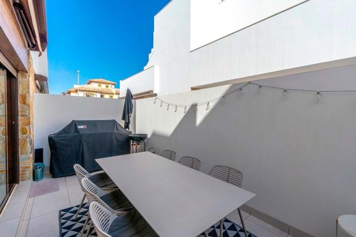 Image No.8-3 Bed Townhouse for sale