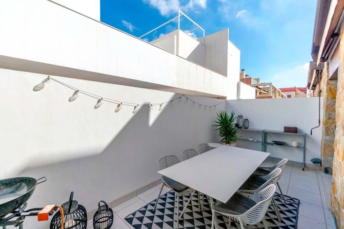 Image No.9-3 Bed Townhouse for sale