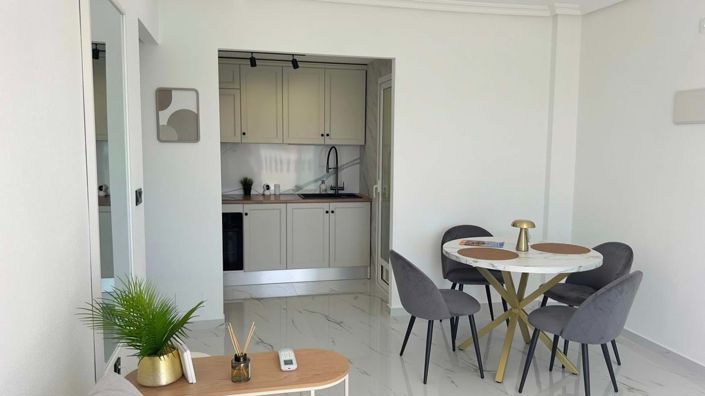 Image No.12-1 Bed Townhouse for sale