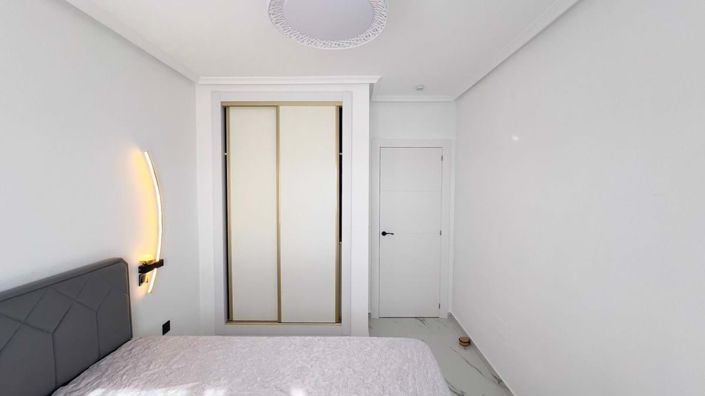 Image No.25-1 Bed Townhouse for sale