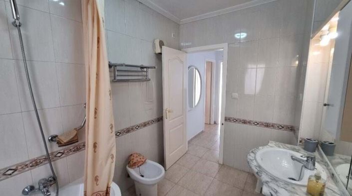 Image No.17-3 Bed Townhouse for sale