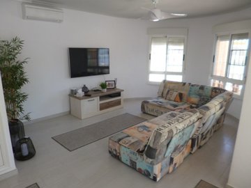 1447-657525-78d1f4f8b6655591b02d22fabb36a692d