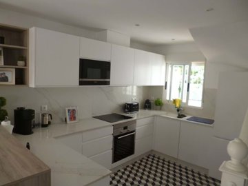 1447-657525-78d1f4f8b6655591b02d22fabb36a692d