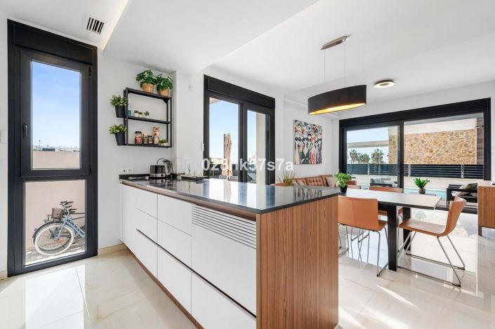 Image No.12-4 Bed Villa for sale