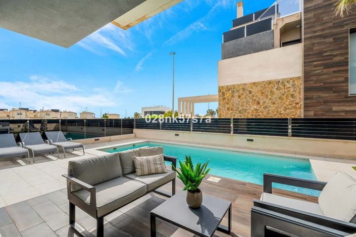 Image No.2-4 Bed Villa for sale