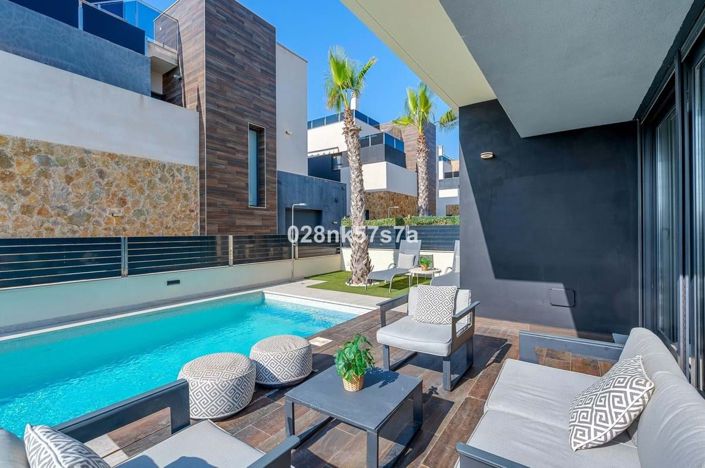 Image No.3-4 Bed Villa for sale