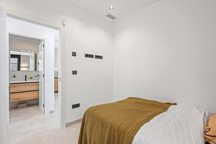 Image No.13-3 Bed Villa for sale