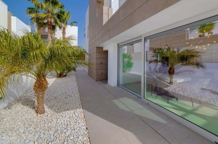 Image No.35-3 Bed Villa for sale