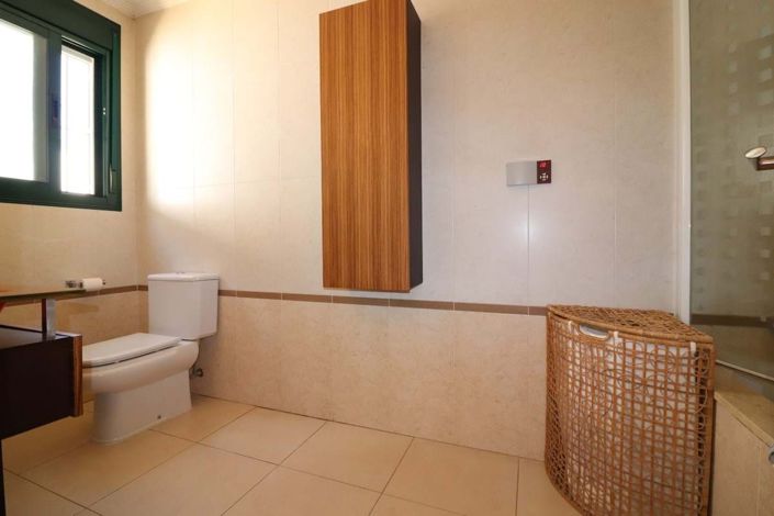 Image No.10-4 Bed Villa for sale