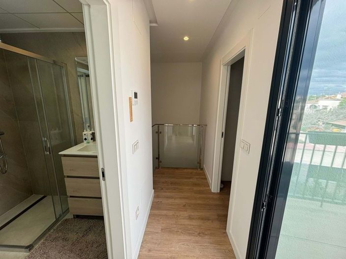 Image No.29-4 Bed Villa for sale