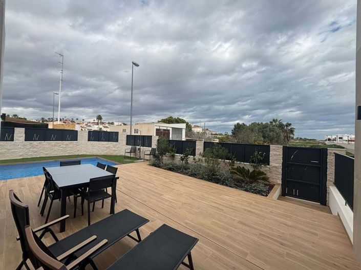 Image No.4-4 Bed Villa for sale