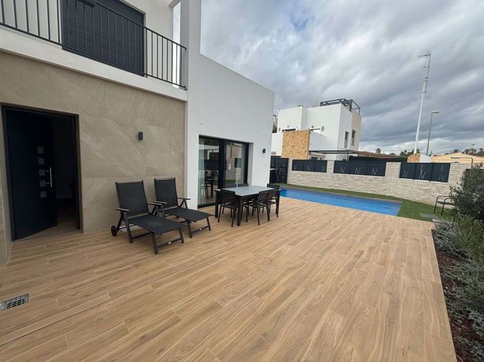 Image No.7-4 Bed Villa for sale