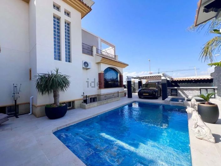 Image No.2-4 Bed Villa for sale