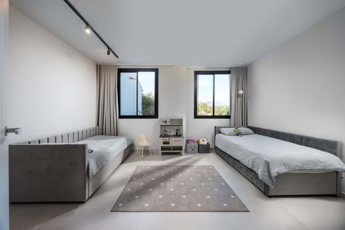 Image No.20-3 Bed Townhouse for sale