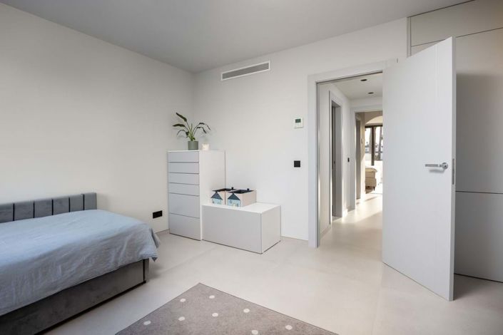 Image No.21-3 Bed Townhouse for sale