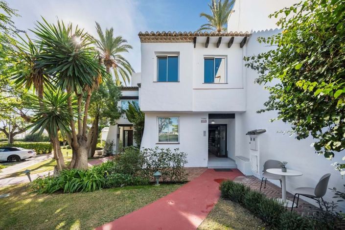 Image No.28-3 Bed Townhouse for sale