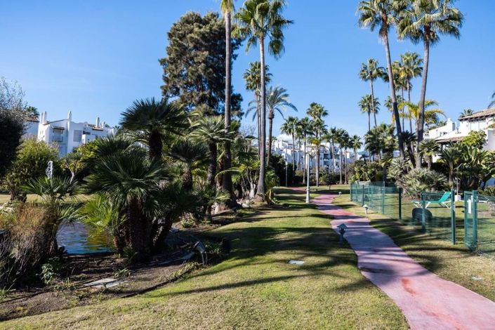 Image No.30-3 Bed Townhouse for sale