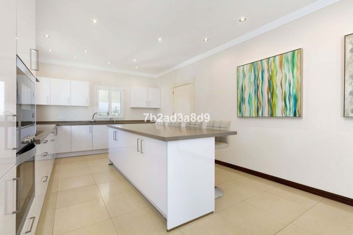 Image No.10-6 Bed Villa for sale