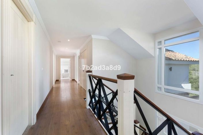 Image No.12-6 Bed Villa for sale