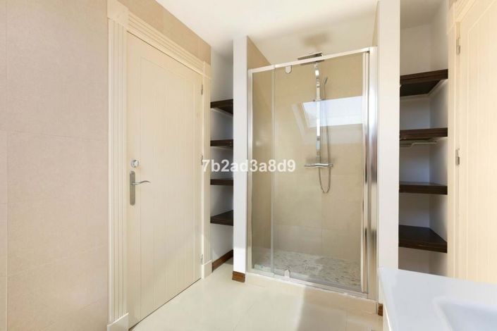 Image No.19-6 Bed Villa for sale