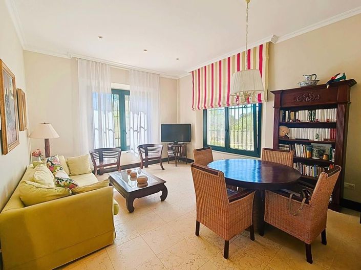 Image No.10-7 Bed Villa for sale